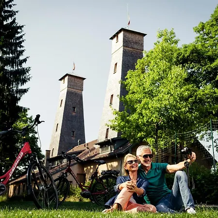 Schwarzwald Style Dreiwelten Card Inkl Freier Eintritt Solemar Ruhige Mit 85 Qm Zentral Parkanlage Stellplatz Apartament Bad Dürrheim